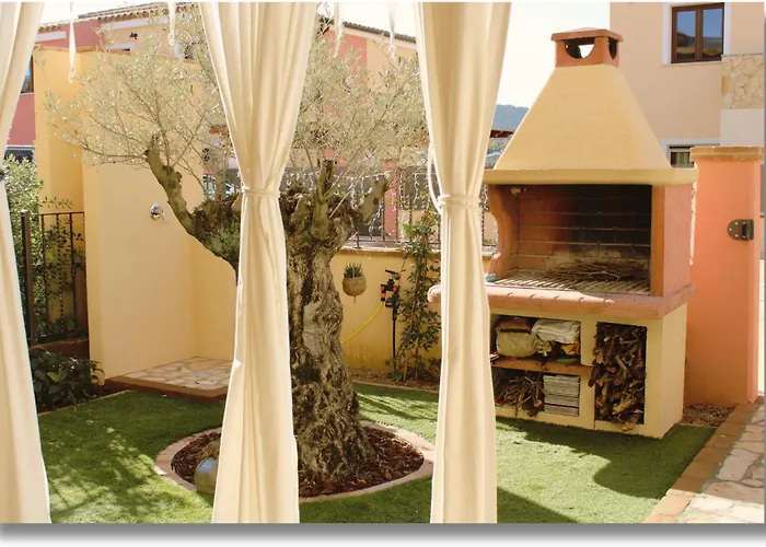 Hébergement de vacances Simius Yanna House